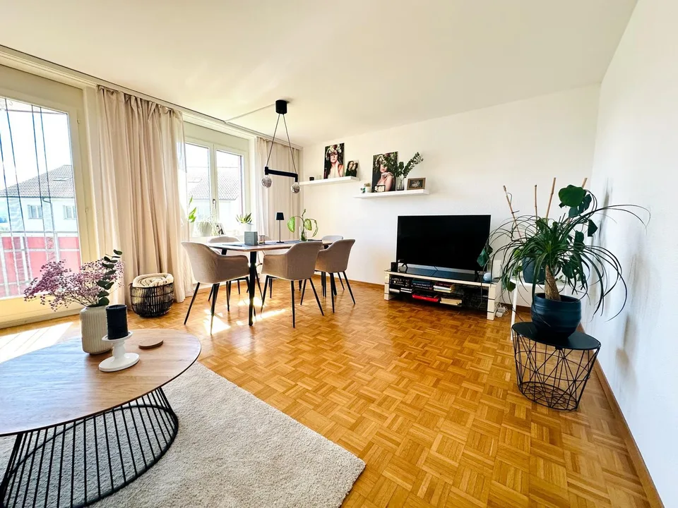 Teilmöbliertes Zimmer in entspannter 2er-WG mit viel Platz & 2 Balkonen in Dietwil