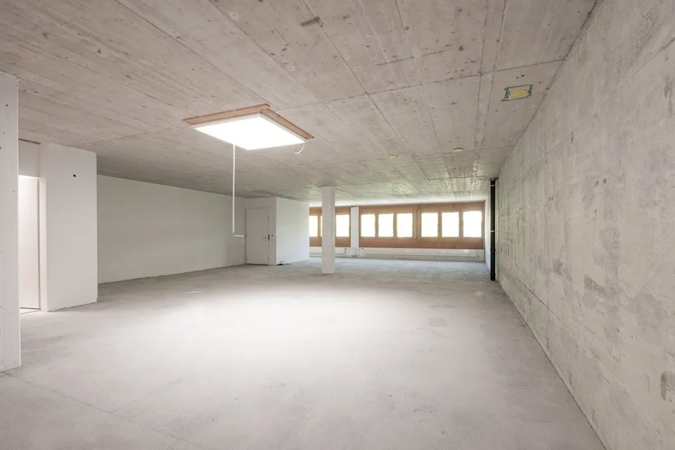 Gewerbe- Bürofläche an zentraler Lage (Rohbau)
