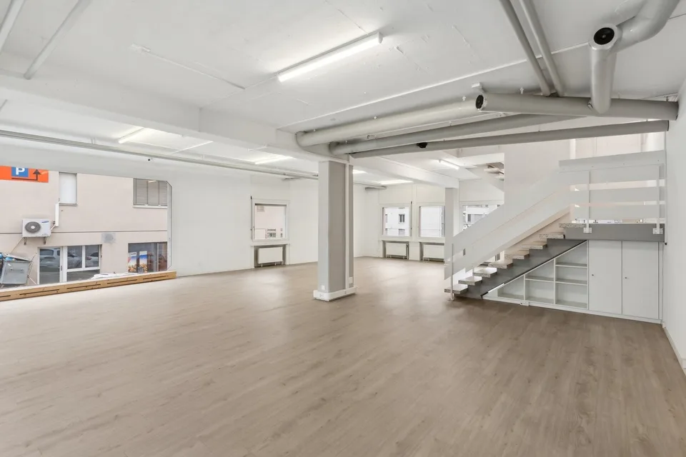 Ladenlokal / Büro-, Praxis- oder Schulungsräume zu vermieten
