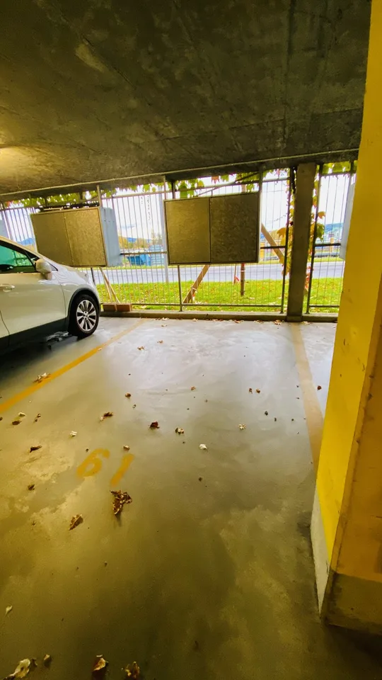 Parkplatz in Einstellhalle