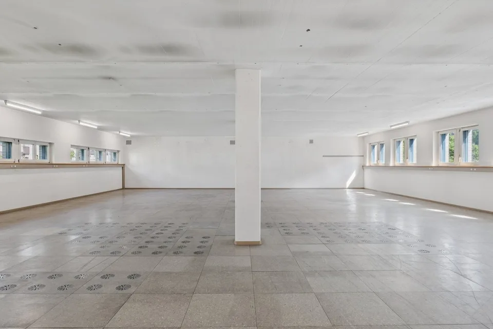 Platz, Freiheit & Alpenblick  Ihre neue Fläche in Glarus