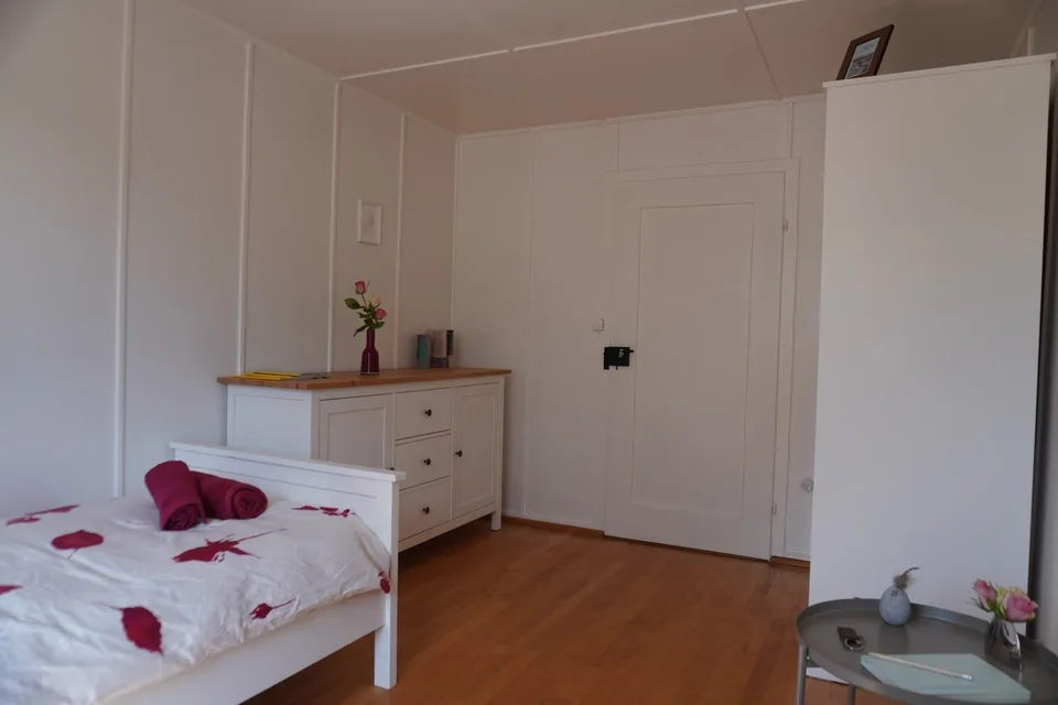 Ruhiges, möbliertes Zimmer in grossem Haus in Ennenda zu vermieten
