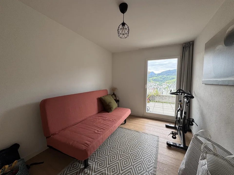 Charmante 4.5-Zimmer-Dachwohnung in Kriens – Befristet bis 30.11.2027