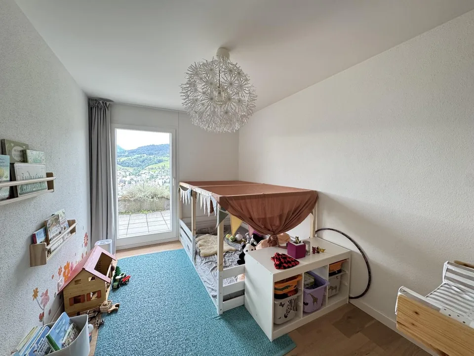 Charmante 4.5-Zimmer-Dachwohnung in Kriens – Befristet bis 30.11.2027