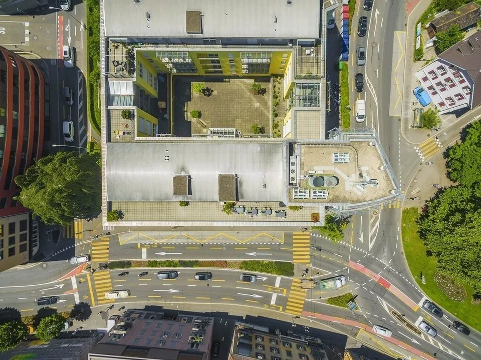 Sie haben das Auto und wir den Einstellhallenplatz dazu!