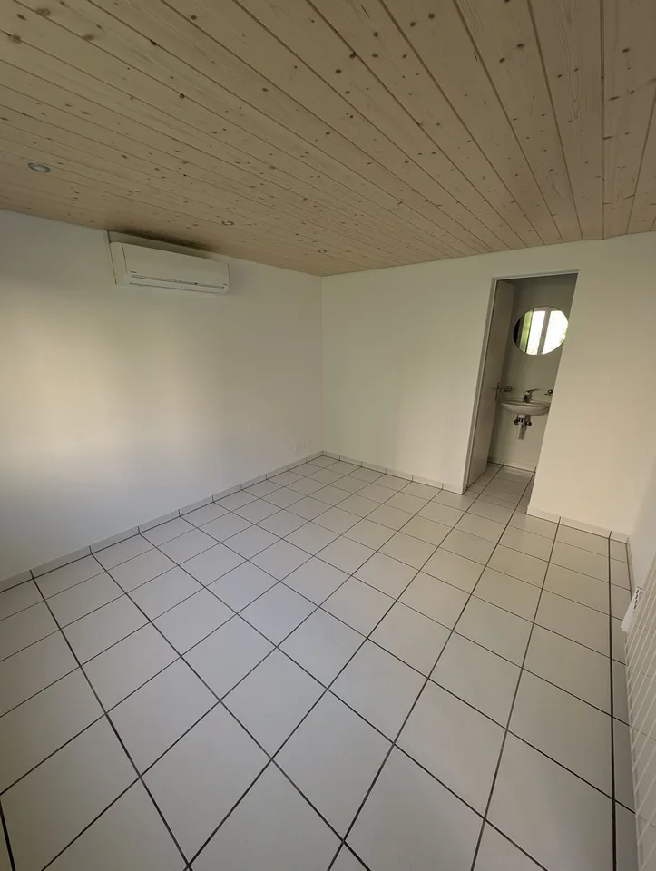 Ruhiges, gepflegtes Büro in zentraler Lage von Buochs