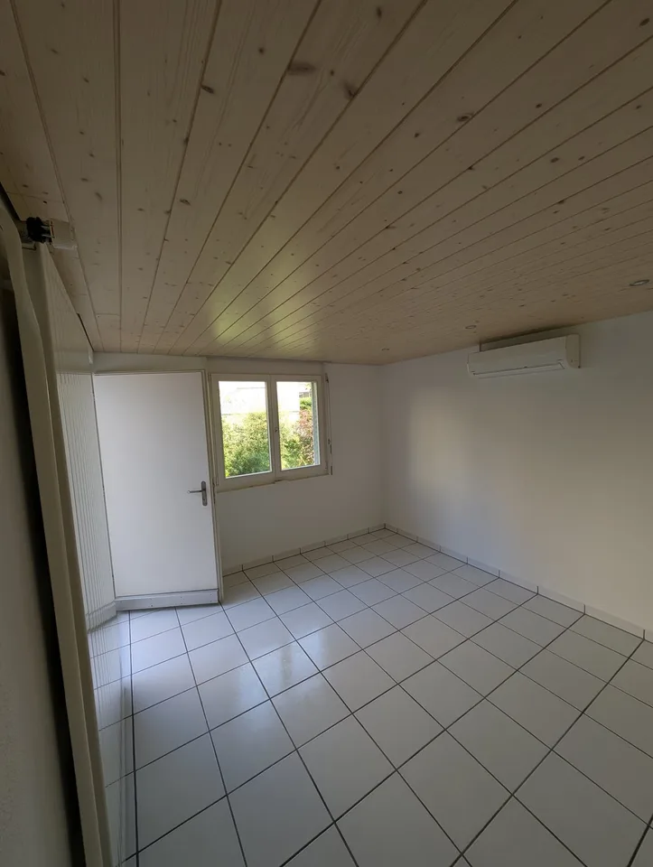 Ruhiges, gepflegtes Büro in zentraler Lage von Buochs