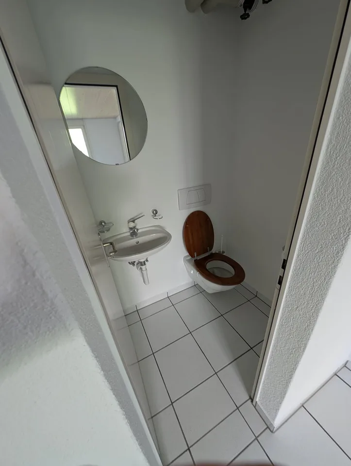 Ruhiges, gepflegtes Büro in zentraler Lage von Buochs