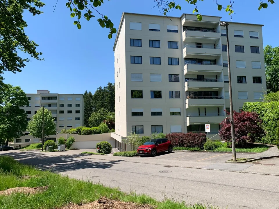 Parkplatz in Einstellhalle der Kreuzbuchrain 12