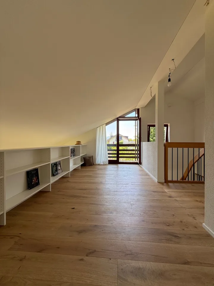 Neu renoviertes Reiheneckhaus mit See- und Bergsicht in Meggen
