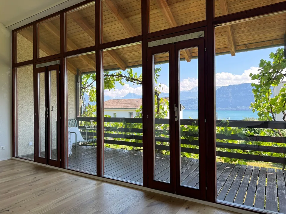 Neu renoviertes Reiheneckhaus mit See- und Bergsicht in Meggen