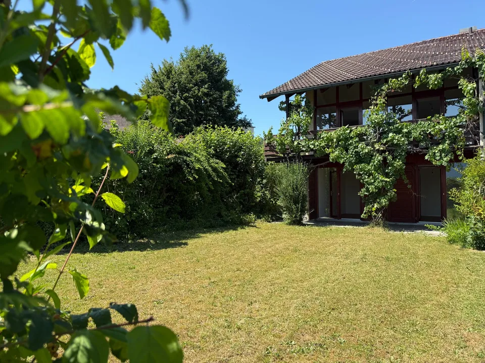 Neu renoviertes Reiheneckhaus mit See- und Bergsicht in Meggen
