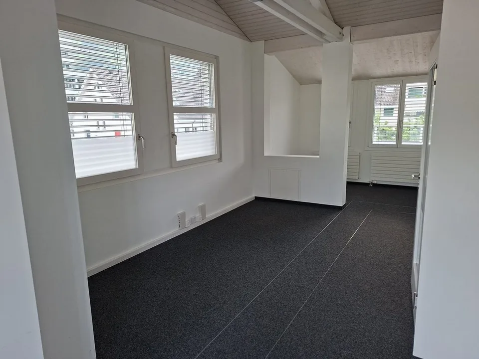 Wir vermieten per 01.04.2027 eine Bürofläche von ca. 273 m2