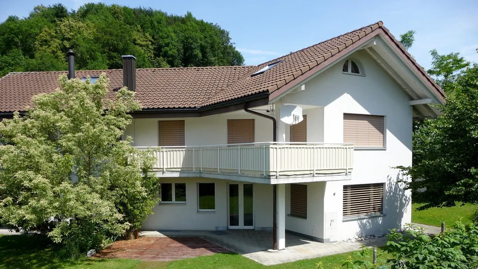 Modernes 5 ½ Zimmer-Zweifamilienhaus in Top-Lage mit atemberaubender Bergsicht in Morschach