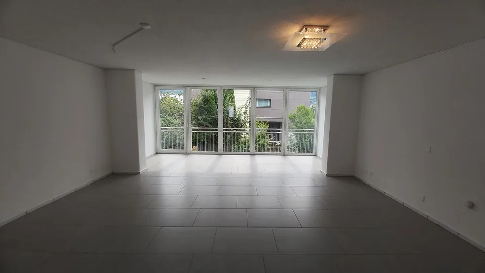 Ruhiges 6-Zimmer-Reihen-Mittel-Haus mit 2 Klimaanlagen in Goldau zu vermieten ab 1.9.2026.