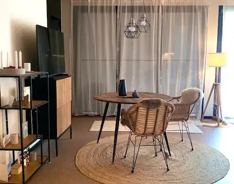 Geräumige, hochwertig möblierte 3 Zimmer Wohnung mit 80qm und 20qm Terrasse zur Zwischenmiete für 3-6 Monate