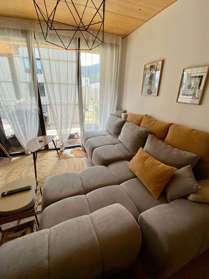 Geräumige, hochwertig möblierte 3 Zimmer Wohnung mit 80qm und 20qm Terrasse zur Zwischenmiete für 3-6 Monate