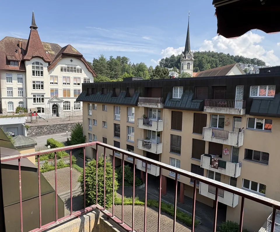 A lovely, bright 2.5-room flat with a view of Mount Pilatus