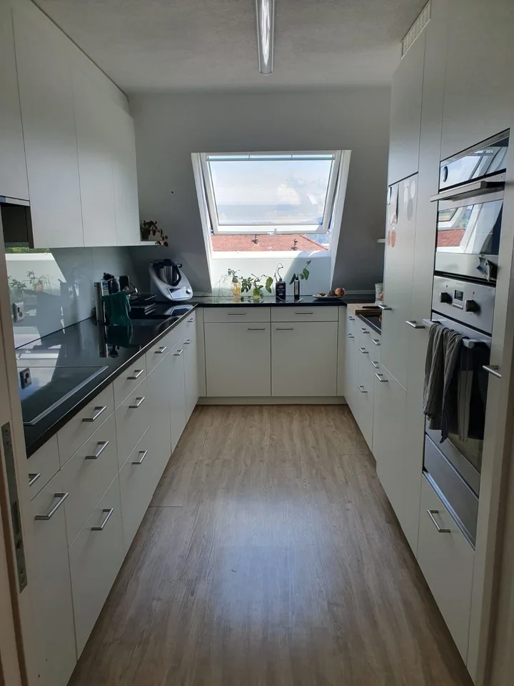 WG Zimmer mit eigenem Bad und Balkon über den Dächern Luzerns