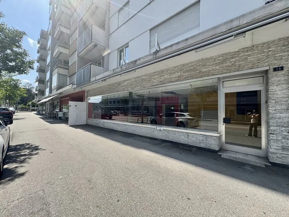 ERFOLGSFLÄCHE MIT GRANDIOSER SCHAUFENSTERFRONT