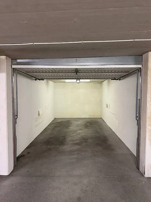 Parkplatz in Tiefgarage in der Nähe vom Verkehrshaus