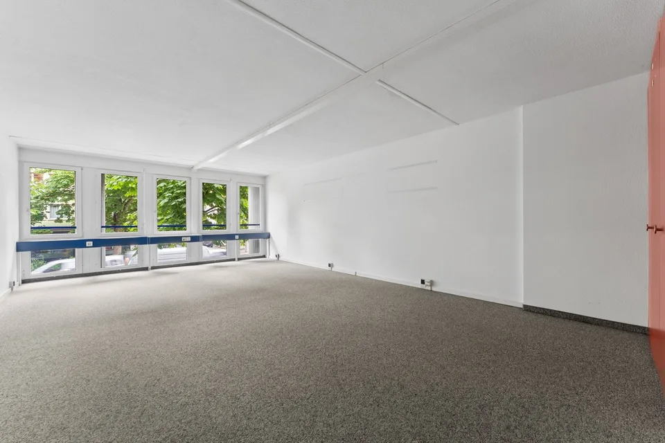 Vielseitige Gewerbe- und Büroflächen an gut sichtbarer Lage – Foto 13 von 30