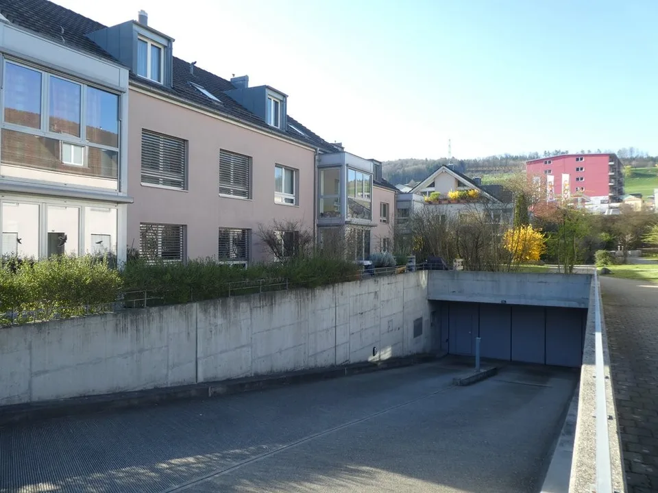 Einstellhallenplatz zu vermieten