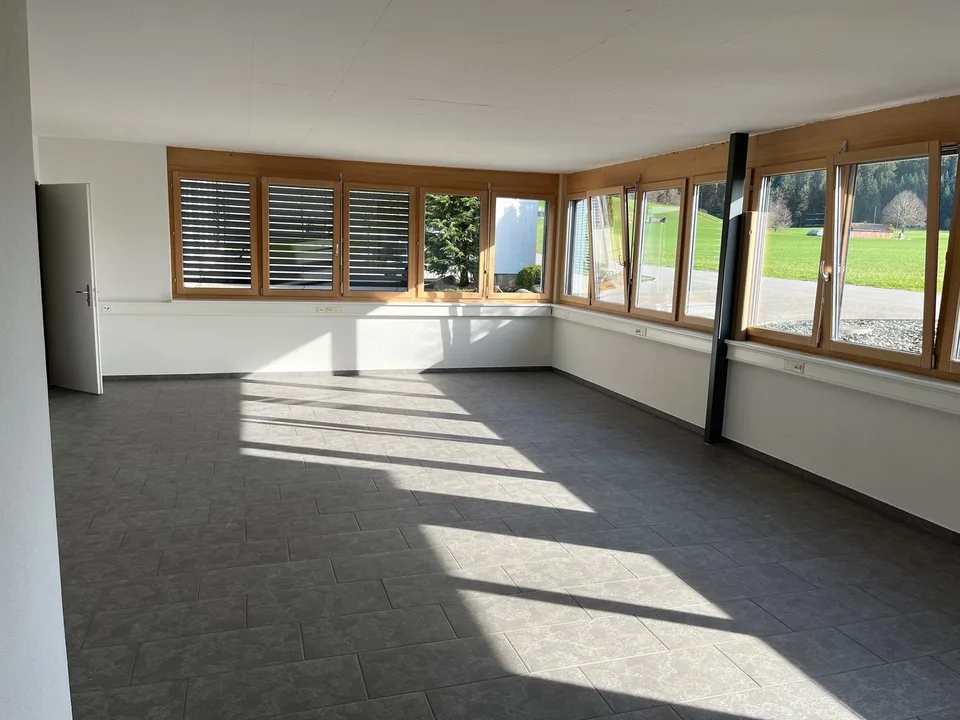 Helles Büro in Huttwil – ideal für Dein Business
