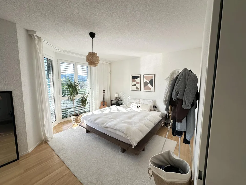 Grosszügige 3.5-Zimmer-Wohnung mit Weitblick ins Grüne