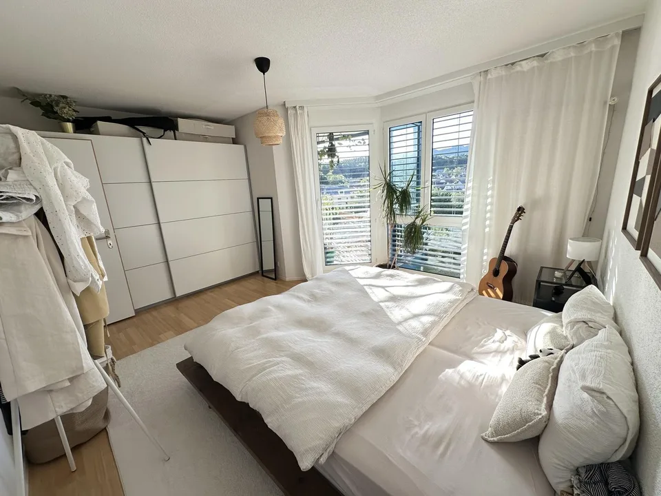 Grosszügige 3.5-Zimmer-Wohnung mit Weitblick ins Grüne