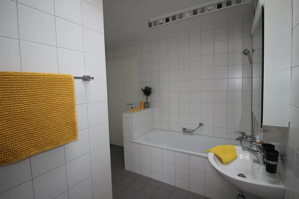 MAGNIFIQUE ATTIQUE de 5,5 pièces avec terrasse / Wunderschöne Attikawohnung