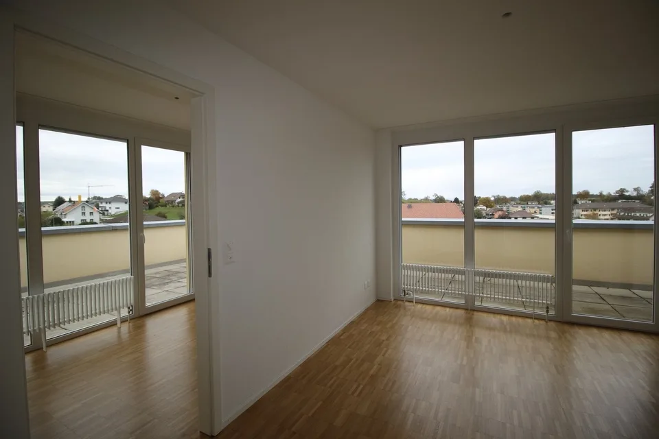 MAGNIFIQUE ATTIQUE de 5,5 pièces avec terrasse / Wunderschöne Attikawohnung – foto 13 di 13