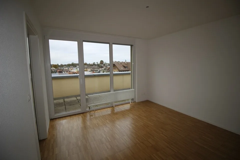 MAGNIFIQUE ATTIQUE de 5,5 pièces avec terrasse / Wunderschöne Attikawohnung – foto 11 di 13