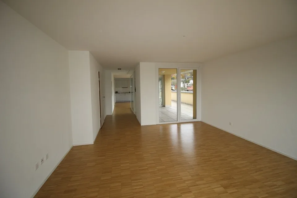 MAGNIFIQUE ATTIQUE de 5,5 pièces avec terrasse / Wunderschöne Attikawohnung