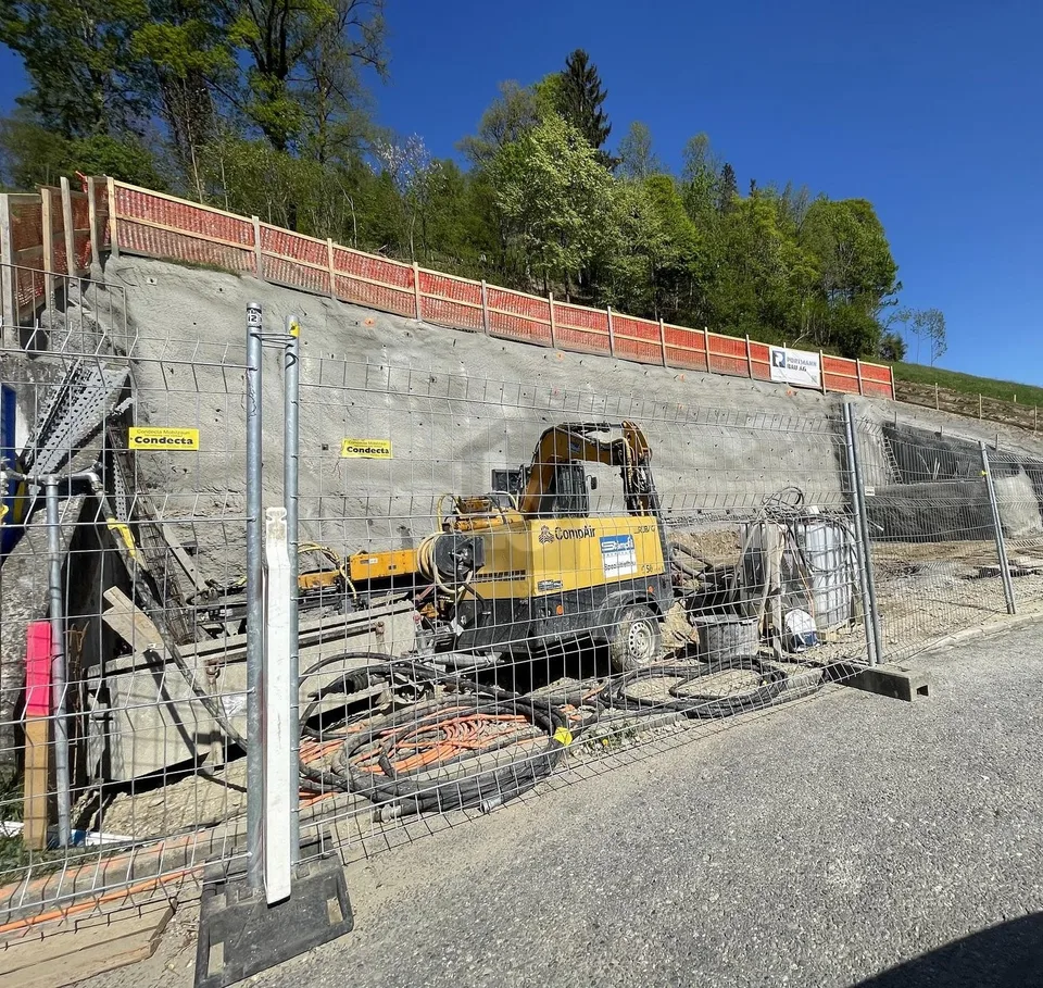 NEUE HAUSHÄLFTE MIT MITGESTALTUNGSMÖGLICHKEIT