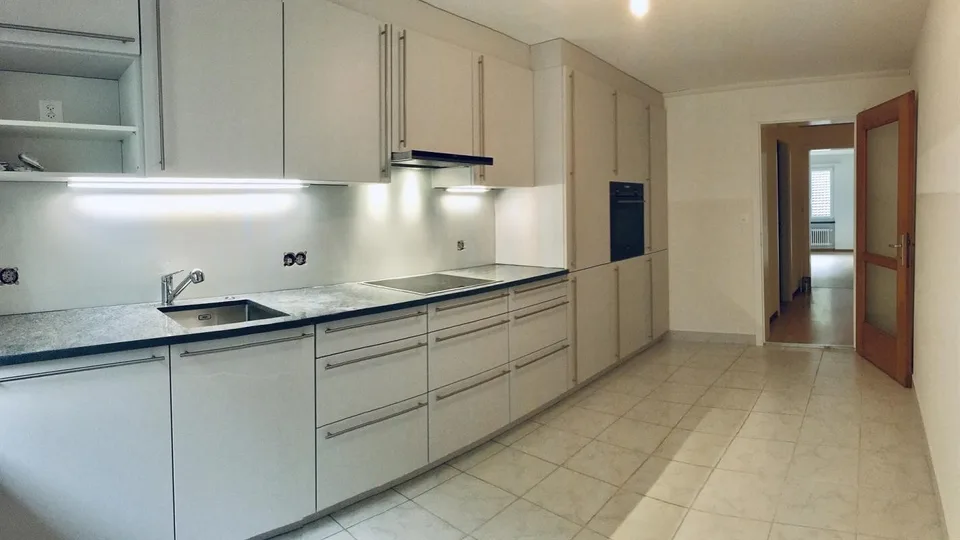 Wohnung mit Sonnenbalkon und Sicht (ideal auch für WG)