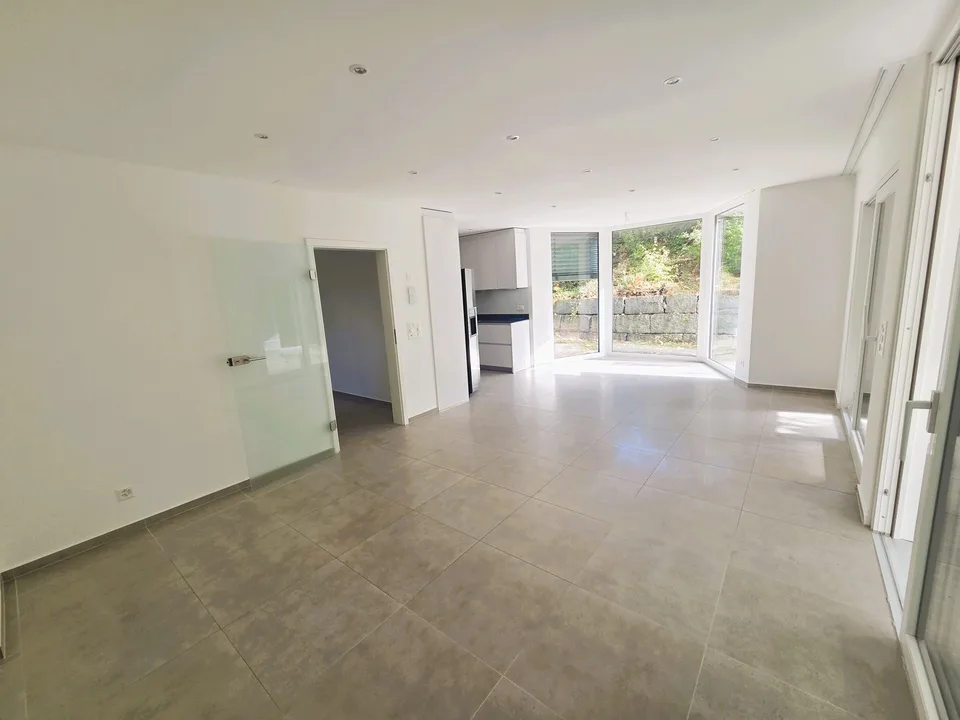 5,5 Zimmer Doppeleinfamilienhaus mit Wintergarten, Balkon und Terrasse