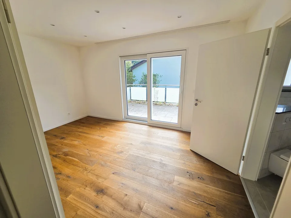 5,5 Zimmer Doppeleinfamilienhaus mit Wintergarten, Balkon und Terrasse