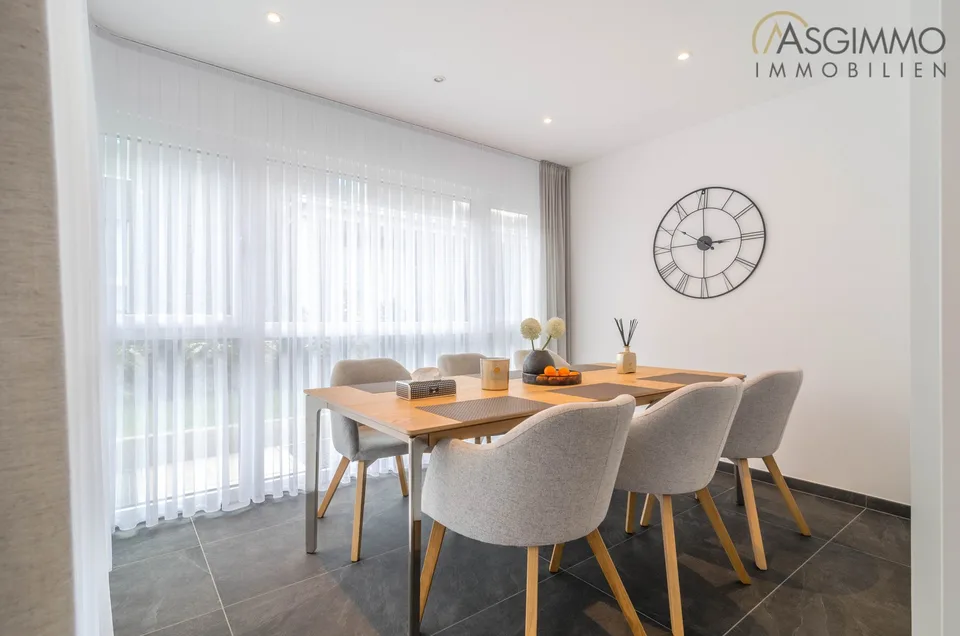 5,5 Zimmer Doppeleinfamilienhaus mit Wintergarten, Balkon und Terrasse