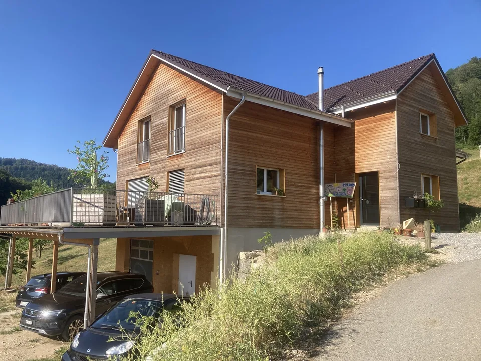 Neuwertige 4.5 Zimmer Dachwohnung in Bennwil