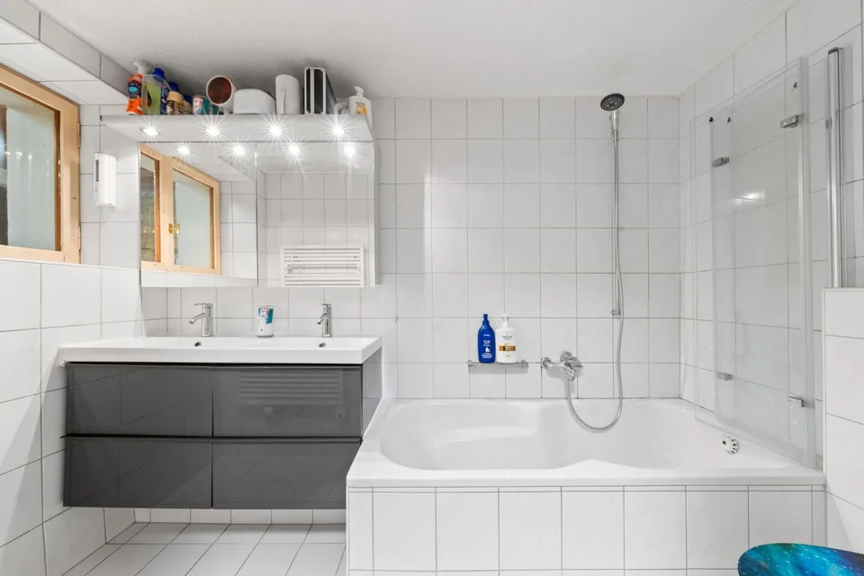 Möchten Sie Wohnungen bauen? Und gleichzeitig in einem renovierten und modernen EFH wohnen? Da sind Sie genau richtig! – Foto 9 von 13