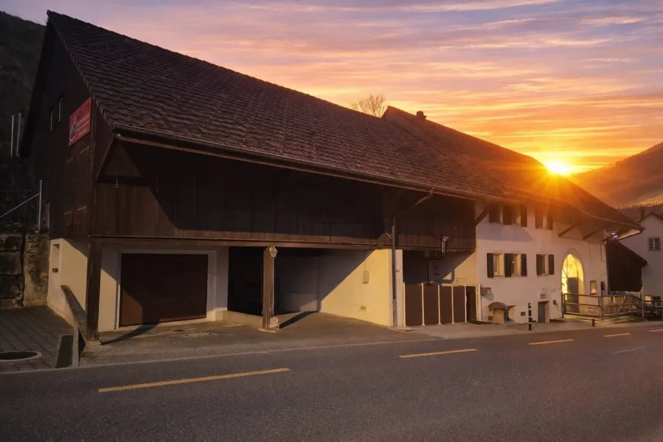 Möchten Sie Wohnungen bauen? Und gleichzeitig in einem renovierten und modernen EFH wohnen? Da sind Sie genau richtig!