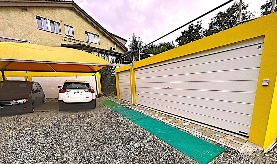 Gedeckter Parkplatz