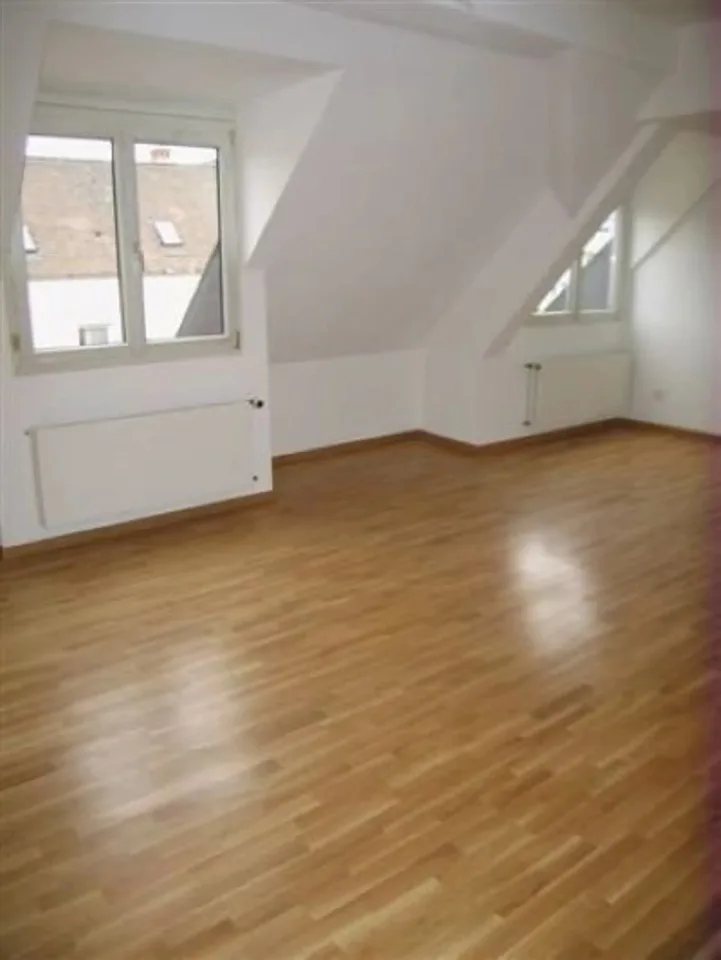 5 Zimmer Dachgeschosswohnung in fußläufiger Nähe zur Messe und zum Bahnhof