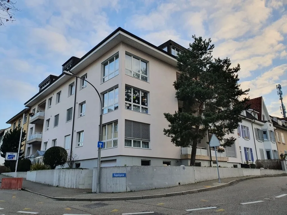 Einstellhalle in Riehen nähe Grenze