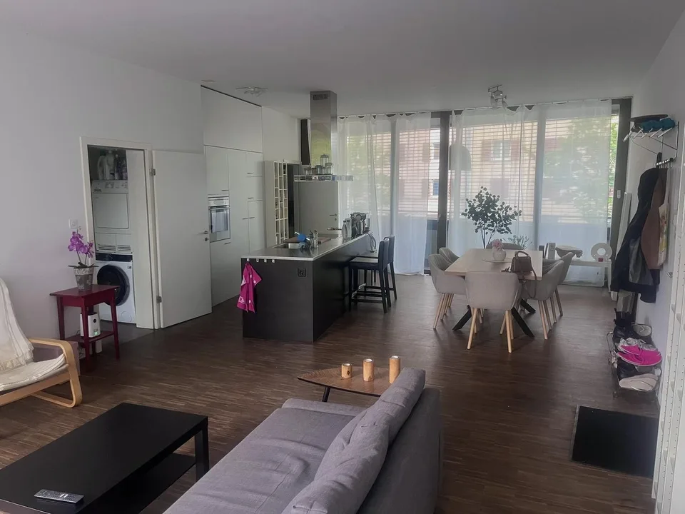 3-er WG in big modern flat (120 m2) with two bathrooms and two balconies (Voltaplatz)