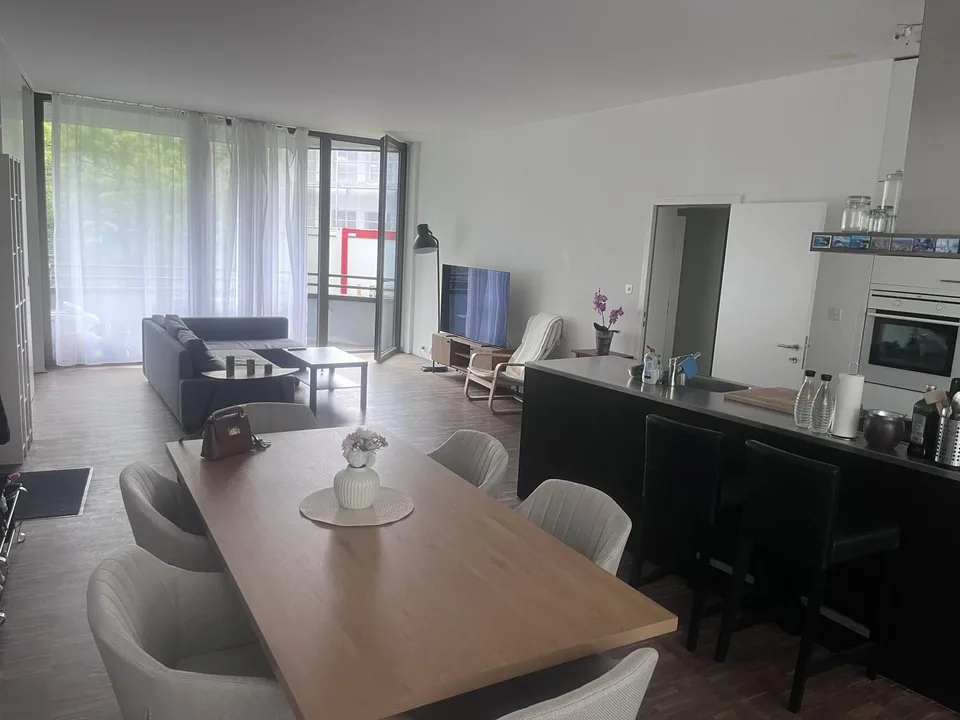 3-er WG in big modern flat (120 m2) with two bathrooms and two balconies (Voltaplatz)