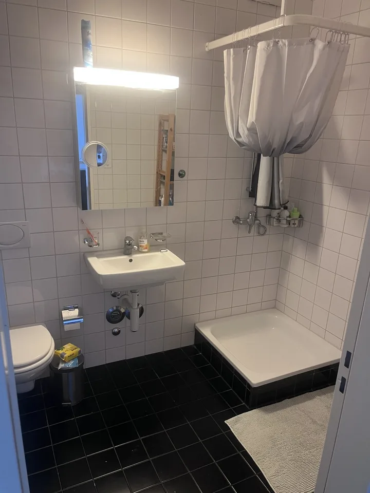 3-er WG in big modern flat (120 m2) with two bathrooms and two balconies (Voltaplatz)