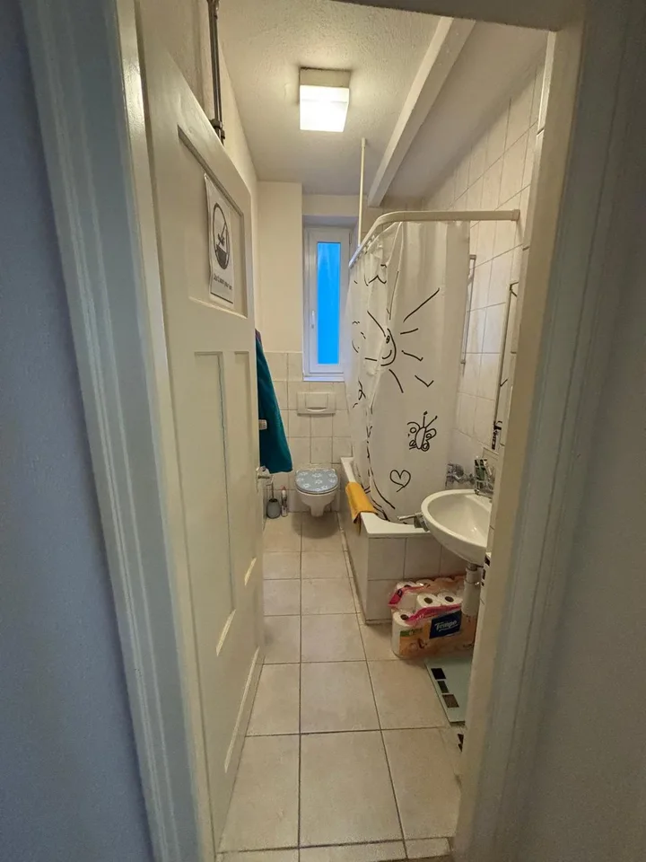 Helle und sanierte 2.5 Zimmer Altbauwohnung