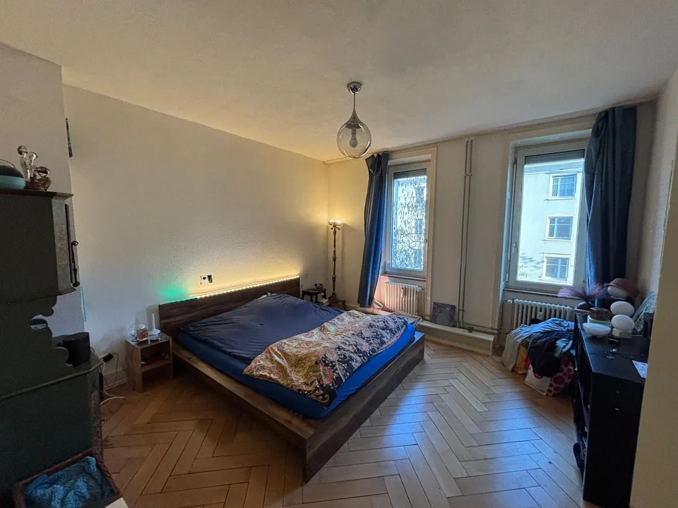 Helle und sanierte 2.5 Zimmer Altbauwohnung
